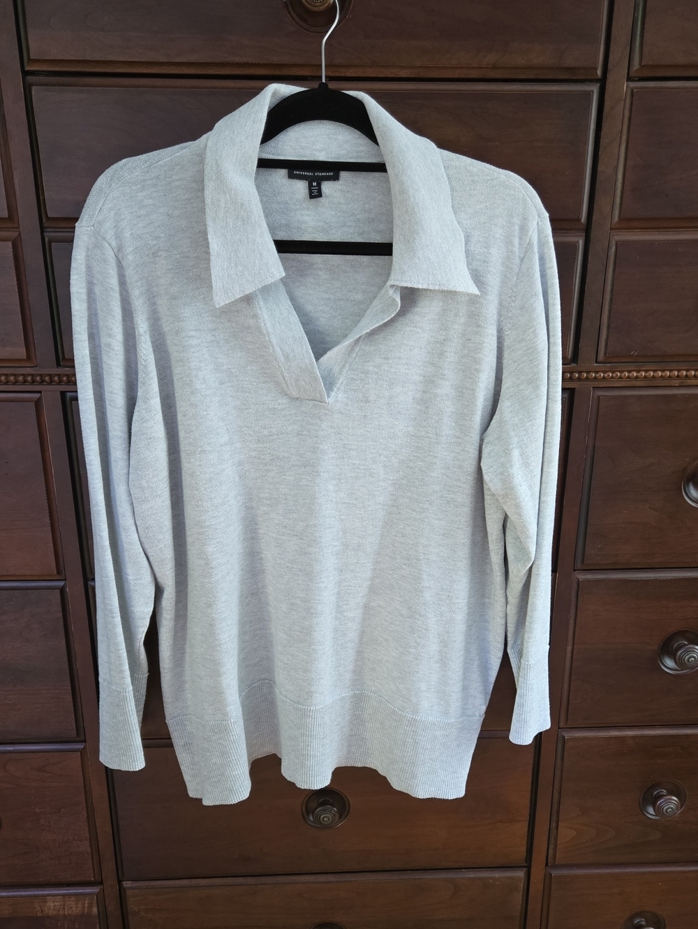 Women's Universal Standard Pullover Vneck Sweater Size M (Fits like XL). Grey.